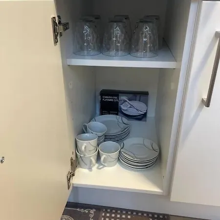 Gemuetliche Und Entspannte Stadtoase In Zentrum, Deluxe Living, 50qm Naehe Duesseldorf Messe, Netflix Und Iptv Apartment Krefeld