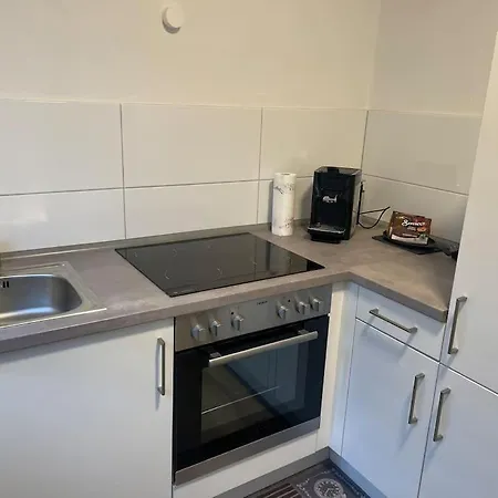 Gemuetliche Und Entspannte Stadtoase In Zentrum, Deluxe Living, 50qm Naehe Duesseldorf Messe, Netflix Und Iptv Apartment *
