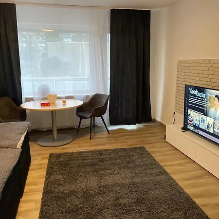 Apartment Gemuetliche Und Entspannte Stadtoase In Zentrum, Deluxe Living, 50qm Naehe Duesseldorf Messe, Netflix Und Iptv